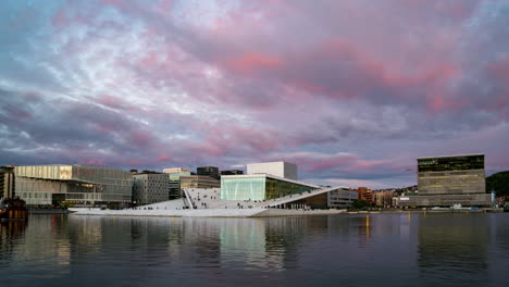 Rosa-Sonnenuntergang-Im-Stadtzentrum-Von-Oslo-Im-Zeitraffer